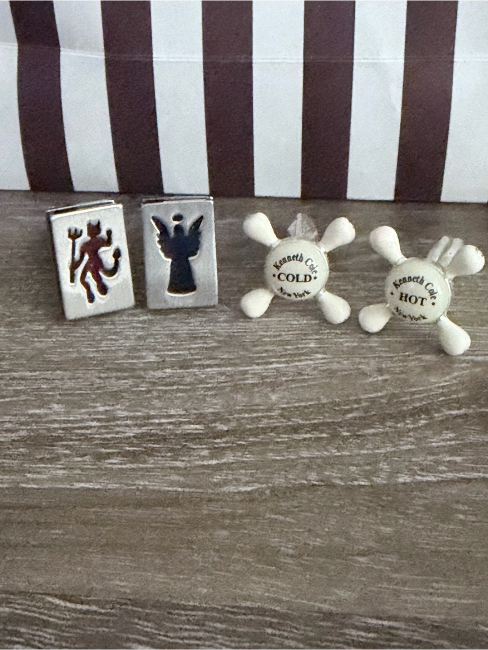 Kenneth Cole White and Silver Novelty 'Hot' & 'Cold' Cufflink Set